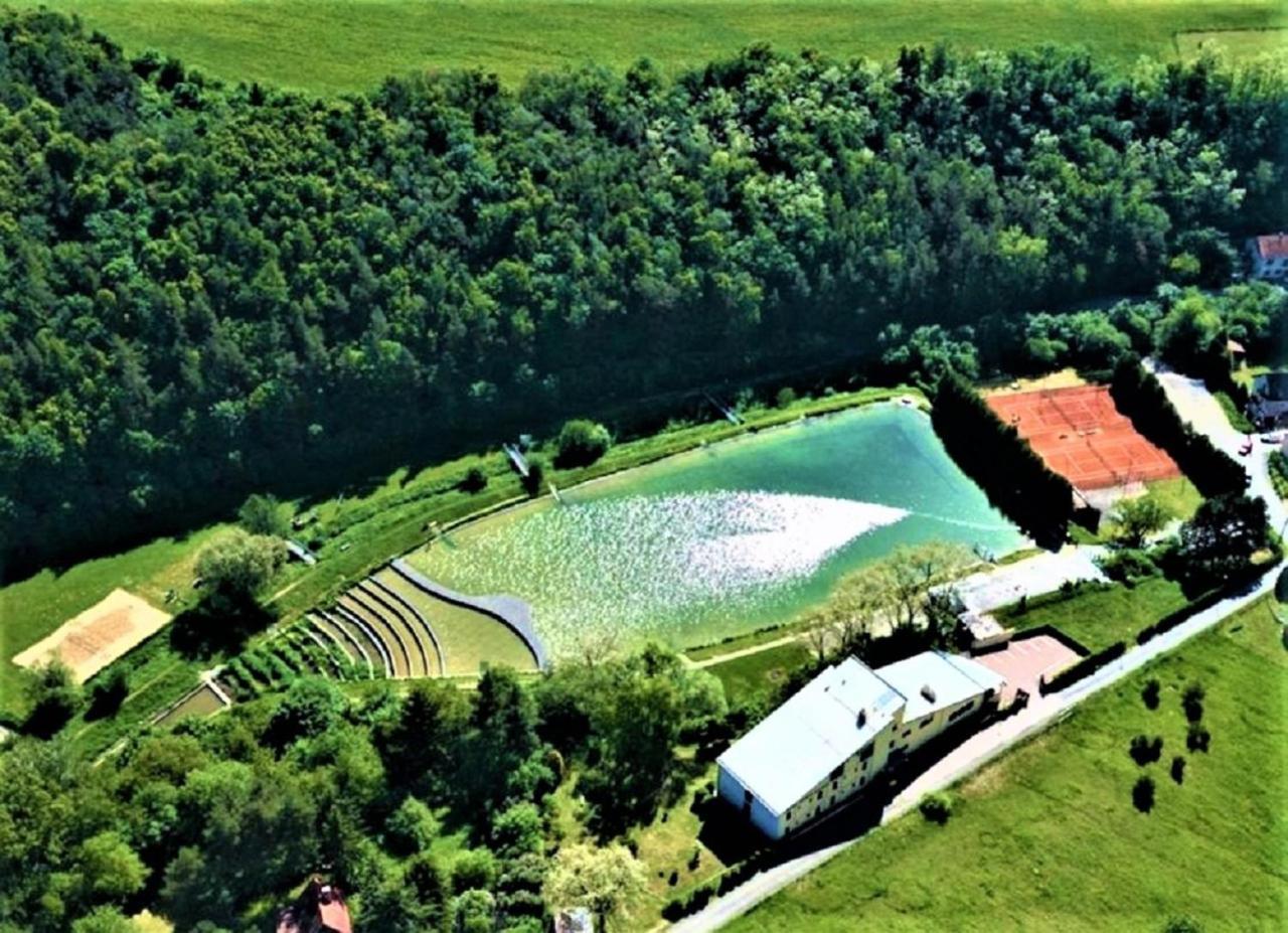 Admiral Ricany (South Moravian) Exterior foto